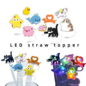 Venta al por mayor: Cubiertas de silicona LED estéticas con diseño de animales luminosos para pajitas de vasos y tazas de viaje, perfectas para uso nocturno y festivales. - Product Image 1