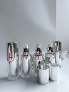 Base de Maquillaje de Marca Privada que Cambia de <span class=keywords><strong>Color</strong></span> con SPF 50, Adaptación Automática al Tono de Piel, de Blanco a el Tono de la Piel - Product Image 1