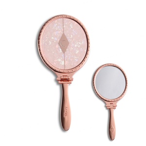 กระจกพกพาแบบพับได้ขนาดใหญ่พิเศษ ด้ามจับโลหะสีโรสโกลด์หรูหรา ยี่ห้อแบรนด์ดัง - Product Image 1