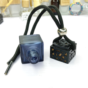 Flacone Vuoto in Vetro da 10ml per Deodorante Auto da Appendere, con Tappo a Vite, per Ornamento Specchietto Retrovisore e Diffusore di Oli Essenziali - Product Image 6