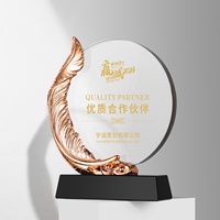 Trophée de sport personnalisé Trophée rond de musculation Médailles et trophées en acrylique Souvenir Fabrication de cristaux personnalisés Récompenses en verre