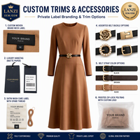 Robe midi à col rond de marque privée, fabrication OEM ODM, ceinture à boucle rose, crêpe structuré, couture princesse, fermeture éclair discrète