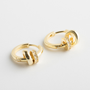 Simple joyería 18K chapado en oro de moda Hugge de pendiente de plata esterlina 925 para mujeres - Product Image 1