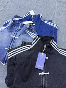 Giacca di jeans da uomo in stile cinese <span class=keywords><strong>Adi</strong></span> 2026 CNY Hot Sale, giacca di jeans con lavaggio a sabbia e linee laterali - Product Image 5