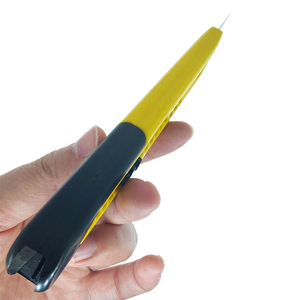 Pisau Utilitas Plastik yang Dapat Ditarik dengan Mata Pisau 18mm untuk Memotong Karton Kotak, Alat Pemotong untuk Kantor, Sekolah, DIY dan Kerajinan - Product Image 2