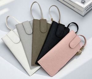Étui à lunettes en cuir souple avec clip ceinture, pochette de voyage portable pour lunettes, idéal pour cadeau promotionnel - Product Image 4