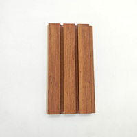 Profilé de plafond en extrusion de grain de bois de style moderne, personnalisé OEM ODM, haute résistance, ignifuge, pour faux plafonds