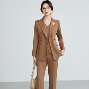 Costume formel pour femmes de haute qualité et luxueux, deux pièces, <span class=keywords><strong>blazer</strong></span> à manches longues avec décoration boutonnée, professionnel et durable - Product Image 4