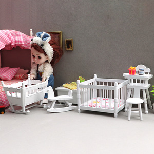 Kit d'accessoires pour maison de poupées DIY miniature 1:12 en bois style jouet avec chaises commode tiroir vente en gros - Product Image 6