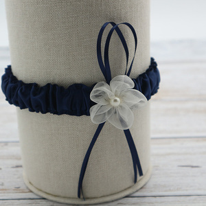 Ensemble de jarretelles de mariage <span class=keywords><strong>bleu</strong></span> <span class=keywords><strong>marine</strong></span> avec ruban, dentelle, perles et fleurs en organza, élastiques et élégantes - Product Image 4