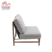Chaise de loisirs de luxe moderne avec revêtement en velours et cadre en bois avec embouts en acier bronzé - Sièges pour salle à manger et extérieur, hôtels