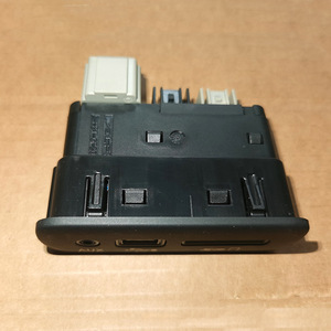 Connecteur de prise USB pour Dodge Challenger Charger 300C 68206384AC - Product Image 2