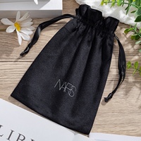 Kantong Beludru Hitam Custom Logo Grosir dengan Tali Serut Bermotif Bunga untuk Kemasan Perhiasan dan Makeup Kelas Atas