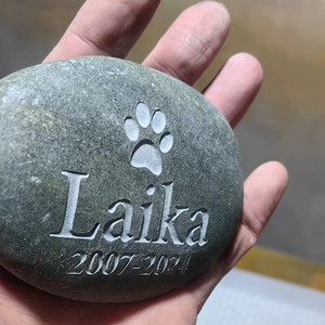 <span class=keywords><strong>Pierre</strong></span> commémorative personnalisée pour animaux <span class=keywords><strong>de</strong></span> compagnie : empreinte <span class=keywords><strong>de</strong></span> patte <span class=keywords><strong>de</strong></span> chien, ornement commémoratif pour chaton avec gravure ciselée, style <span class=keywords><strong>stèle</strong></span> funéraire - Product Image 2