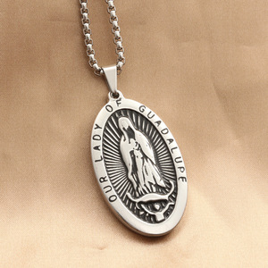 yunnique Collar religioso para hombre con colgante ovalado de Nuestra Señora de Guadalupe de acero inoxidable, regalo - Product Image 1