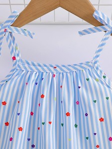 <span class=keywords><strong>Robe</strong></span> d'été décontractée pour bébé fille, <span class=keywords><strong>robe</strong></span> à bretelles rayée bleue et <span class=keywords><strong>blanche</strong></span> avec des motifs de fleurs colorées et des abeilles sur la jupe - Product Image 3