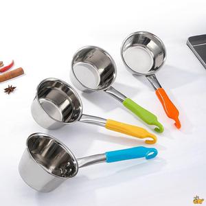 Cucharón de agua de acero inoxidable con mango azul, cuchara grande para servir agua en la cocina - Product Image 2