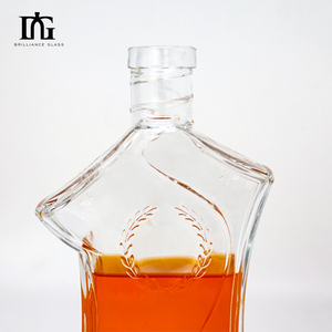 Bouteille de Luxe BRILLIANCE en Verre Transparent avec Bouchon en Liège 500ml/700ml Vide pour Whisky <span class=keywords><strong>Vodka</strong></span> Estampillée Or Tianjin - Product Image 4