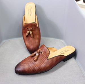 Nuevas Pantuflas de Cuero Genuino con Borlas para Uso Casual, Sandalias de <span class=keywords><strong>Verano</strong></span> con Diseño Tejido y Grabado para <span class=keywords><strong>Hombre</strong></span> - Product Image 4