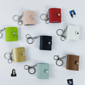 Mini <span class=keywords><strong>album</strong></span> <span class=keywords><strong>photo</strong></span> en PU de 2 pouces avec fermoir mousqueton, carnet de <span class=keywords><strong>collage</strong></span>, porte-clés pour photos d'identité, pendentif <span class=keywords><strong>photo</strong></span> - Product Image 1