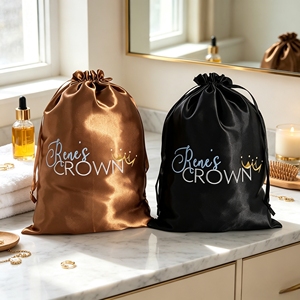 Sac à cordon en satin noir en gros, personnalisé avec logo imprimé par sublimation à chaud, pochette en soie pour perruques, cosmétiques et rangement de cadeaux - Product Image 1