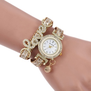 Ensemble de montres élégantes pour femmes, montre à quartz, bracelet orné de cristaux avec pendentif - Product Image 1