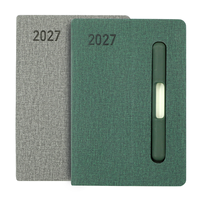 Agenda 2027 en cuir PU thermocollé avec porte-stylo, format A5, pour l'organisation quotidienne professionnelle et personnelle
