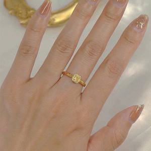 Anillo de Diamantes de Plata de Ley S925 de Alta Gama para Mujer, Diseño de Nicho Little Sugar, Diamante Amarillo Súper Brillante, Estilo Trenzado - Product Image 5