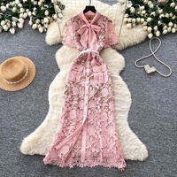 Robe élégante pour femmes en dentelle rose, coupe A, manches courtes, col à nœud, ceinture, robe longue décontractée avec poches pour un usage quotidien, robes décontractées