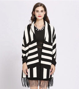 Commercio all'ingrosso <span class=keywords><strong>di</strong></span> new arrivo anteriore aperto lavorato a maglia del manicotto del blocco <span class=keywords><strong>di</strong></span> media lunghezza <span class=keywords><strong>di</strong></span> spessore sciarpa della nappa della sciarpa duplice scopo scialle - Product Image 6