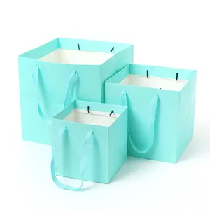 कस्टम प्रिंटिंग खुदरा पैकेजिंग शॉपिंग टोटे बैग स्क्वायर केक बेकिंग उपहार पेपर बैग