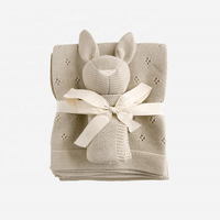 Ensemble cadeau de couverture pour bébé en coton biologique tricoté de luxe et doudou lapin, couverture douce pour nouveau-né avec jouet pour cadeau de naissance