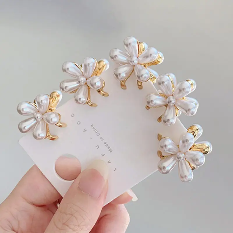 Mini Pearl Claw Clip Retro Hair Clips With Daisy Flower Sweet Artificial Bangs Clips Pearl Hair Claw Favorable Ladies Barrettes