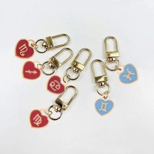 พวงกุญแจและคาราไบเนอร์แบบโปรโมชั่น พวงกุญแจโลหะแบบกำหนดเอง รูปหัวใจสุดสร้างสรรค์ พวงกุญแจคุณภาพสูง - Product Image 1