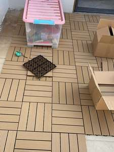 Baldosas Modernas y Contemporáneas para Terraza, Exterior y Acera, WPC Impermeable, Vida Útil <span class=keywords><strong>de</strong></span> 25 a 30 Años, Fácil Instalación con Sistema <span class=keywords><strong>de</strong></span> Clic, Acabado Liso Cepillado Tipo <span class=keywords><strong>Madera</strong></span> - Product Image 3