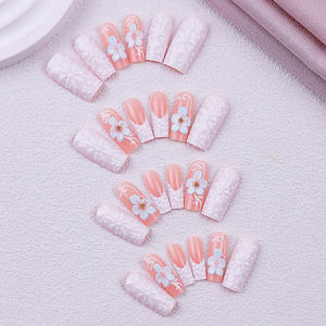 Faux ongles blancs français classiques, motif fleur à cinq pétales en relief 3D, haut de gamme, amovibles, pour manucure DIY - Product Image 4