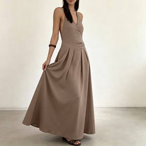 Abito lungo da donna personalizzato color caffè con scollo all'americana, senza maniche, con vita plissettata, elegante per l'estate e il resort - Product Image 3