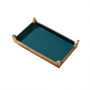 Plateau de service rectangulaire décoratif en métal émaillé vert sarcelle foncé avec bordure dorée en forme de corne, idéal pour le salon, les boissons et les aliments. - Product Image 1