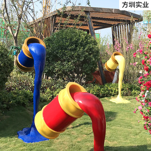 Sculpture en résine colorée en forme de seau de peinture, décoration d'art de jardin extérieur, forme irrégulière, design contemporain, sur pied, faite à la main, abstraite - Product Image 1