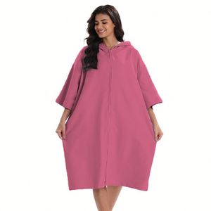 Poncho de plage en polyester à capuche pas cher, séchage rapide, absorbant, toutes saisons, personnalisé avec poche pour adultes - Product Image 4