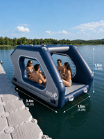 Plateforme flottante gonflable en forme de catamaran avec bar et parc aquatique pour les vacances en famille à la plage