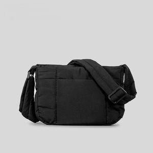 2024 diseñador nuevo estilo <span class=keywords><strong>tela</strong></span> <span class=keywords><strong>de</strong></span> nailon Mini bolso individual cuadrado para mujer lindo Simple Color sólido acolchado bolso <span class=keywords><strong>de</strong></span> <span class=keywords><strong>mensaje</strong></span> hinchado <span class=keywords><strong>con</strong></span> logotipo - Product Image 3