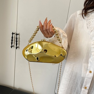 Bolso <span class=keywords><strong>de</strong></span> Mano <span class=keywords><strong>de</strong></span> Acrílico Moderno, Bolso <span class=keywords><strong>de</strong></span> Mano Dorado Único para Mujer, Bolsos <span class=keywords><strong>con</strong></span> Asa <span class=keywords><strong>de</strong></span> Perlas, Bolso <span class=keywords><strong>de</strong></span> Mano Pequeño Brillante, Bolsos Metálicos Brillantes para Mujer - Product Image 4