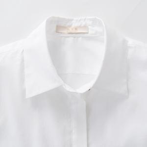 <span class=keywords><strong>Camicia</strong></span> Bianca Personalizzata SS 2026 per <span class=keywords><strong>Donna</strong></span>, 100% Cotone, Vestibilità Ampia, Blusa <span class=keywords><strong>Oversize</strong></span> Minimalista per Uso Quotidiano - Product Image 4