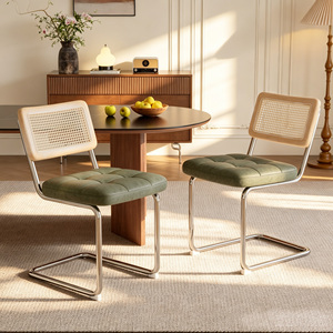 Chaises de salle à manger cantilever modernes en similicuir PU avec pieds en métal – Écologiques et durables pour restaurants, cafés, bistrots - Product Image 1