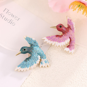 เข็มกลัดแฟชั่นรูปสัตว์นกโลหะผสมสังกะสีสีฟ้าและสีชมพูของขวัญสำหรับผู้หญิงเครื่องประดับอุปกรณ์เสริม - Product Image 1