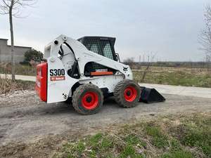 Trouvez des équipements de construction d'occasion de haute qualité, similaires à l'icône : Chargeuse sur pneus compacte Bobcat S300 - Product Image 2