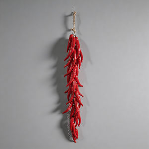 Guirlande tressée durable de piments rouges artificiels pour l'installation en musée culinaire, centre d'apprentissage agricole, exposition pratique et décoration - Product Image 1