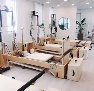 Legno Pilates Reformer con torre di allenamento al coperto commerciale in legno di quercia Pilates Machine Reformer mezzo trapezio