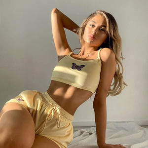 <span class=keywords><strong>Ensemble</strong></span> décontracté d'été 2 pièces personnalisé pour femmes Logo brodé tissu <span class=keywords><strong>éponge</strong></span> solide haut caraco short velours <span class=keywords><strong>éponge</strong></span> ensembles pour femmes - Product Image 3